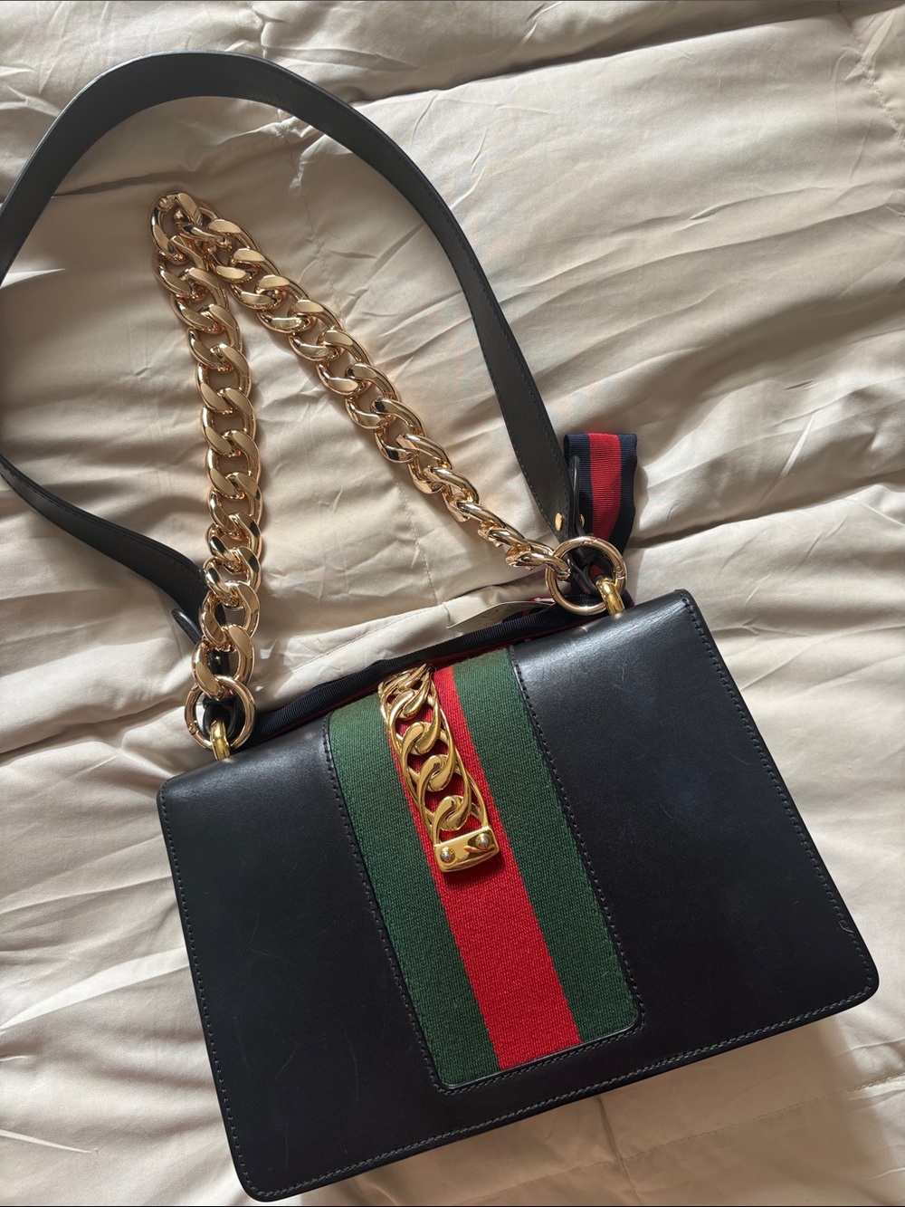 Gucci Sylvie Black Leather Shoulder Bag with Gold Chain and Red-Green Accent - Picture 3 of 17